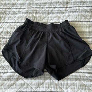 Lululemon Hotty Hot short low rise tall